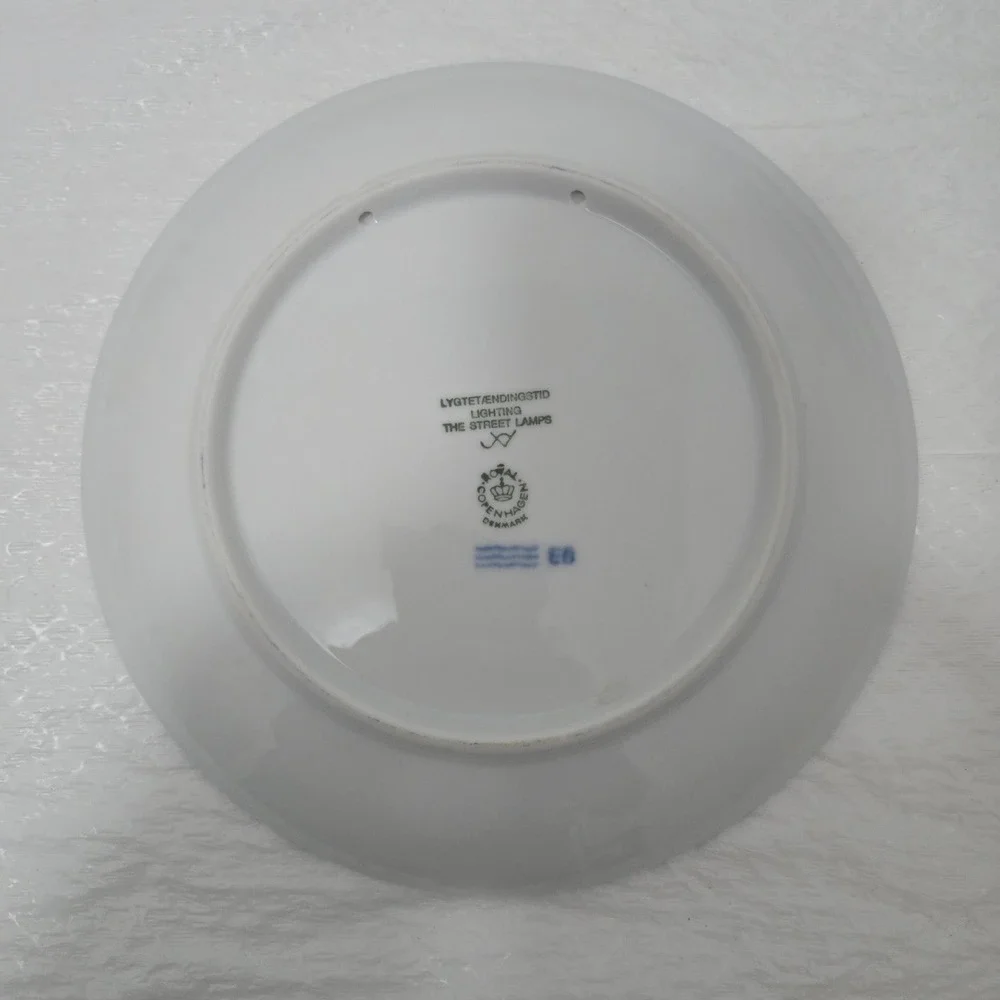Royal Copenhagen 1996 Christmas Plate Lighting The Street Lamps Blue White